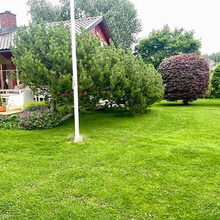 Cozy House With Lovely Garden *