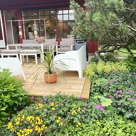 فيلة Cozy House With Lovely Garden ساندفيورد