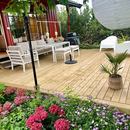 Cozy House With Lovely Garden ساندفيورد