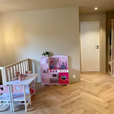 Cozy House With Lovely Garden ساندفيورد